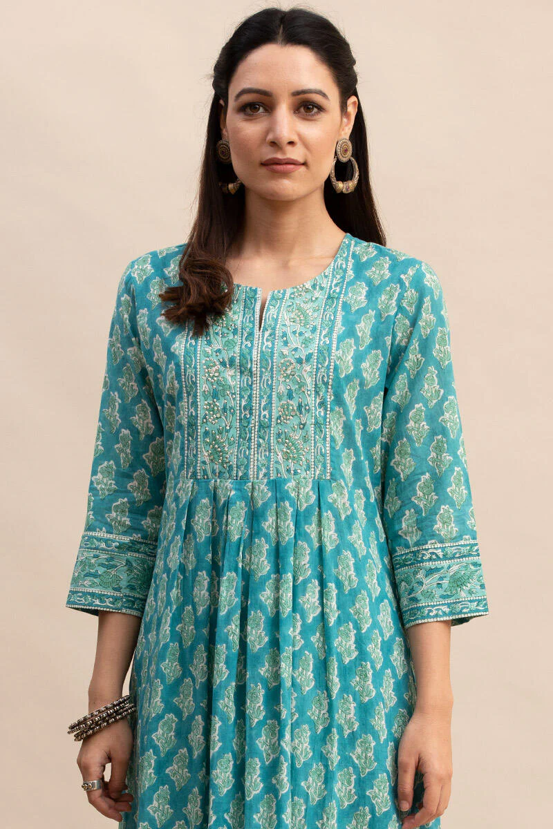 Anahita Naira Kurta