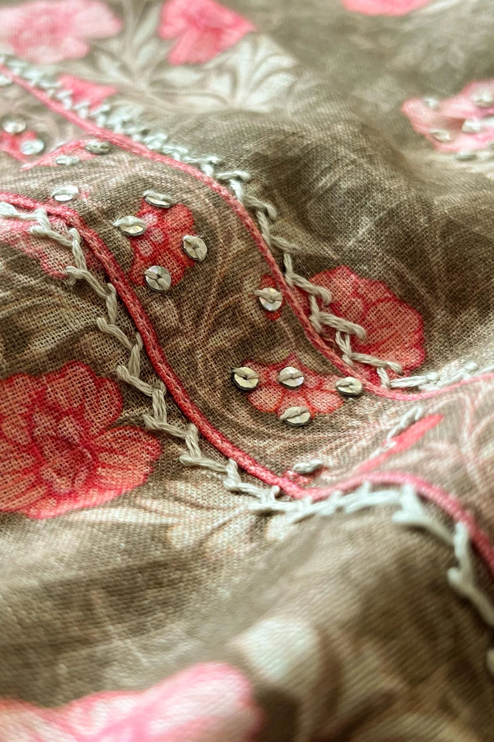Surplus: Gauhar Asma Kurta - Image 3