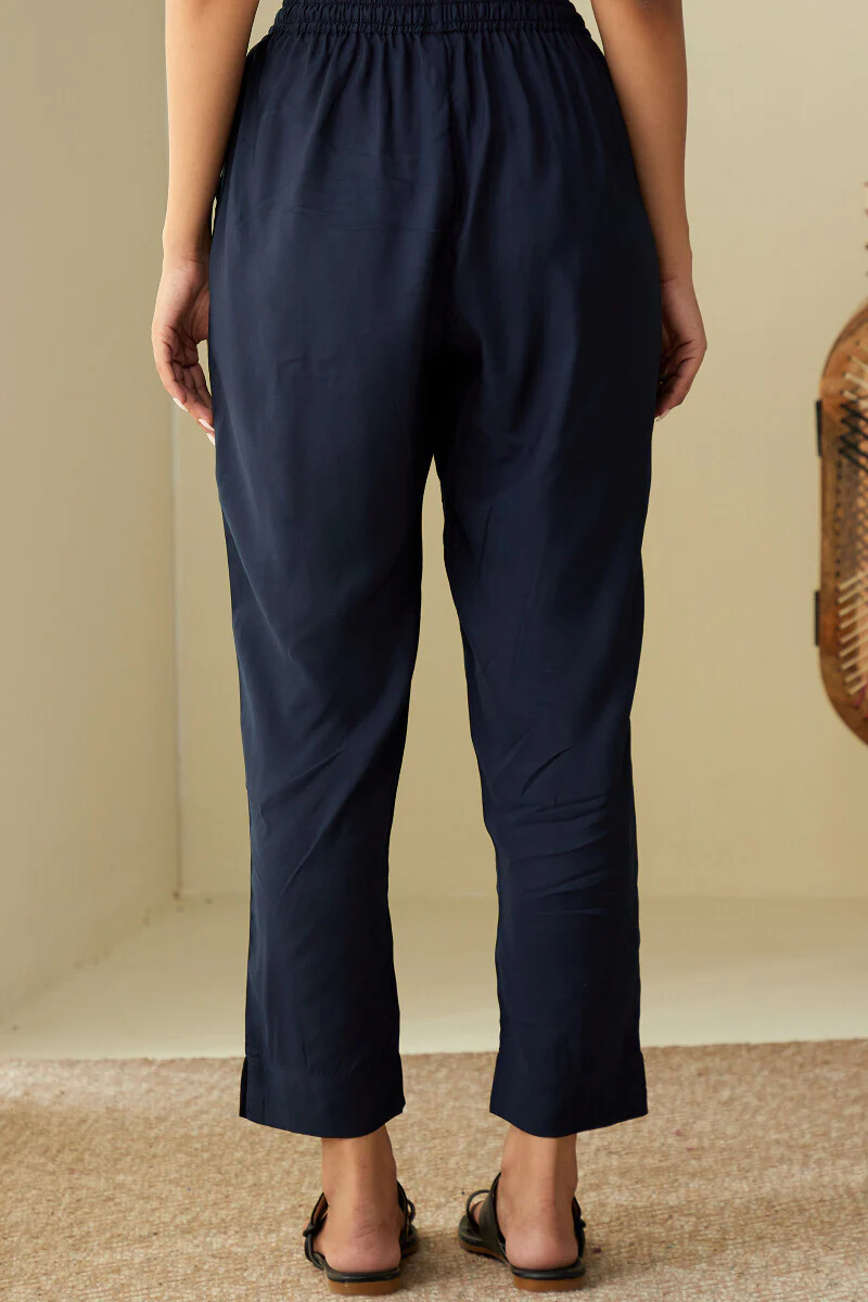 Gauhar Kainat Narrow Pants - Image 5