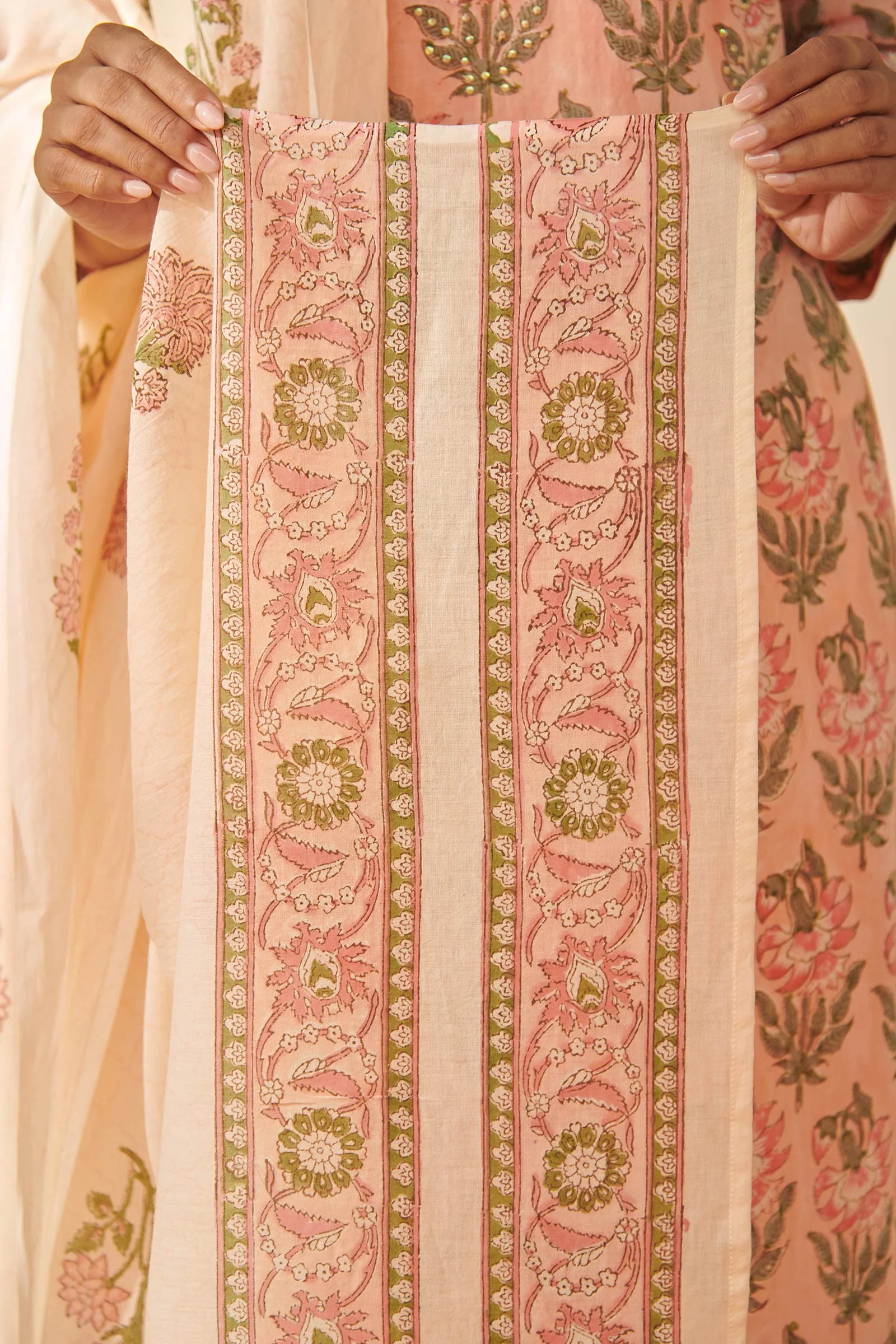 Gulbarg Kaira Sanganeri Dupatta - Image 4
