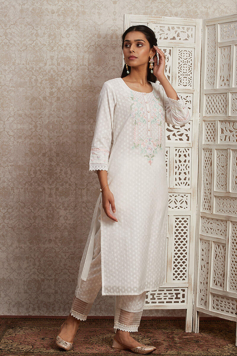 Gulnaz Zeenat Kurta - Image 4