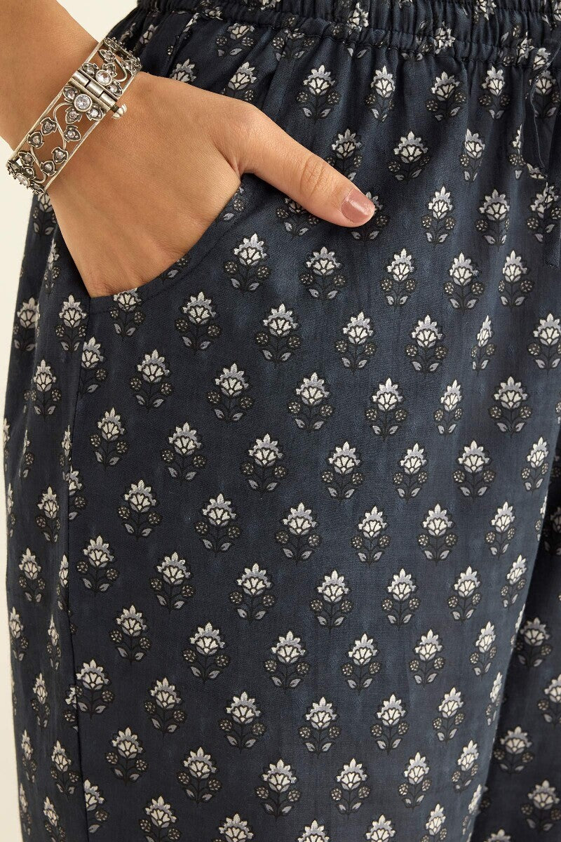 Surplus: Gulraiz Aafreen Narrow Pants - Image 4