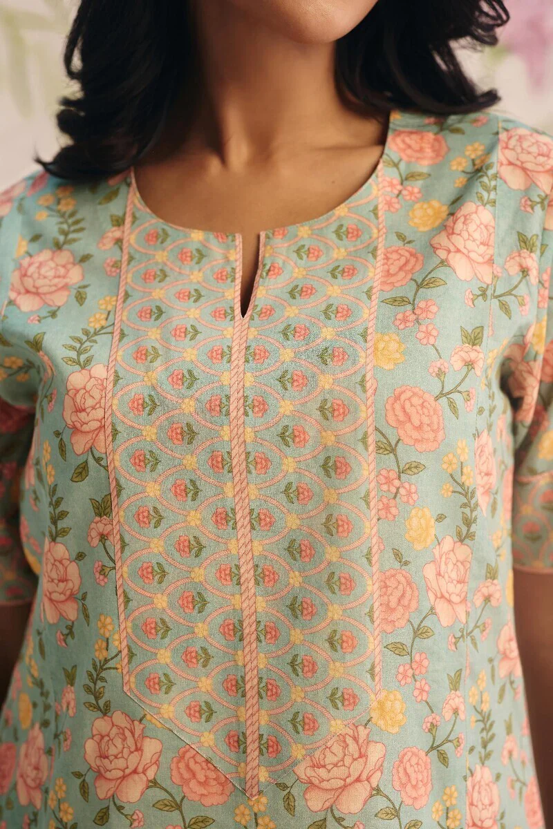 Surplus: Gulraiz Saira Kaftan - Image 4