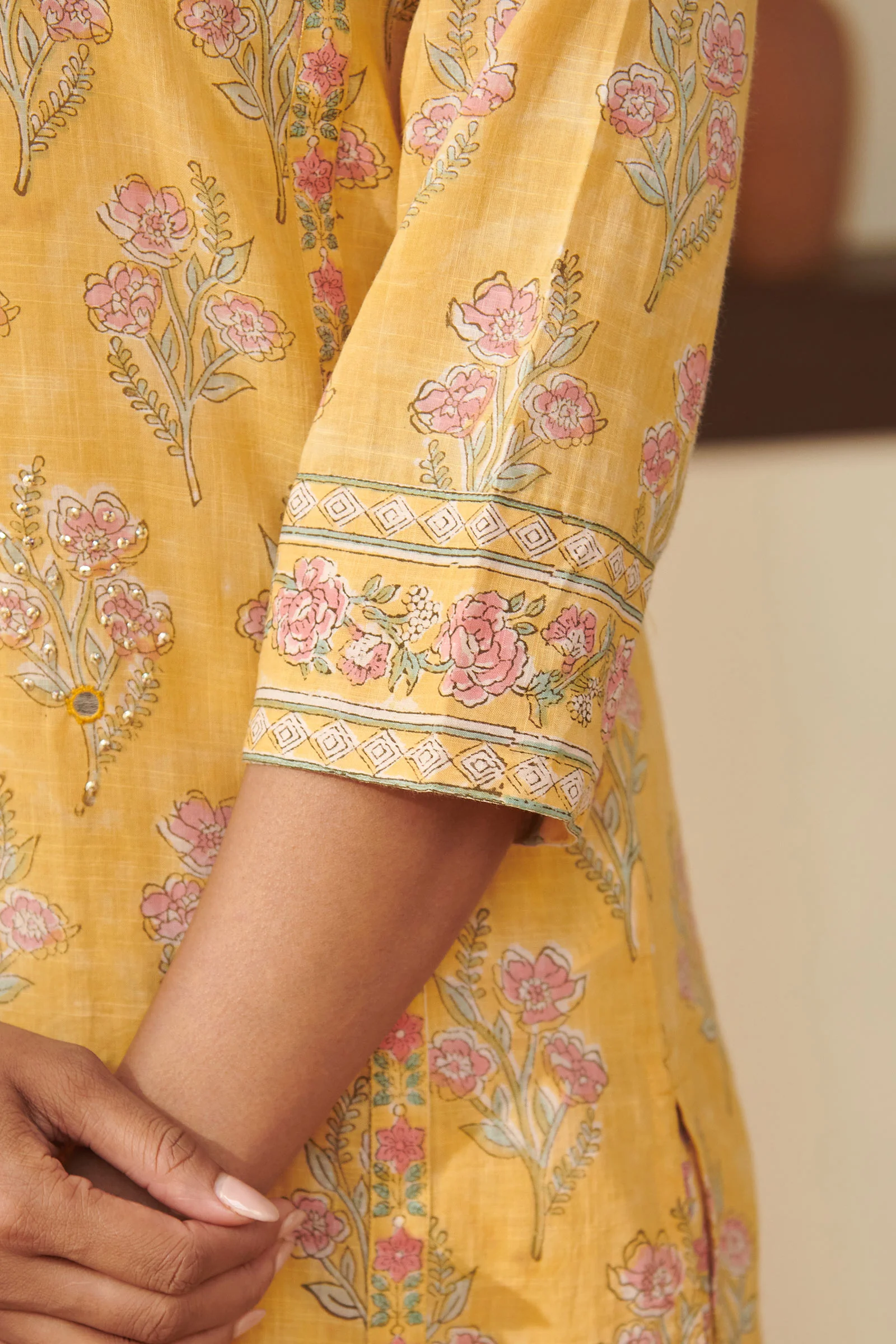 Surplus: Gulraiz Suhana Sanganeri Kurta - Image 5