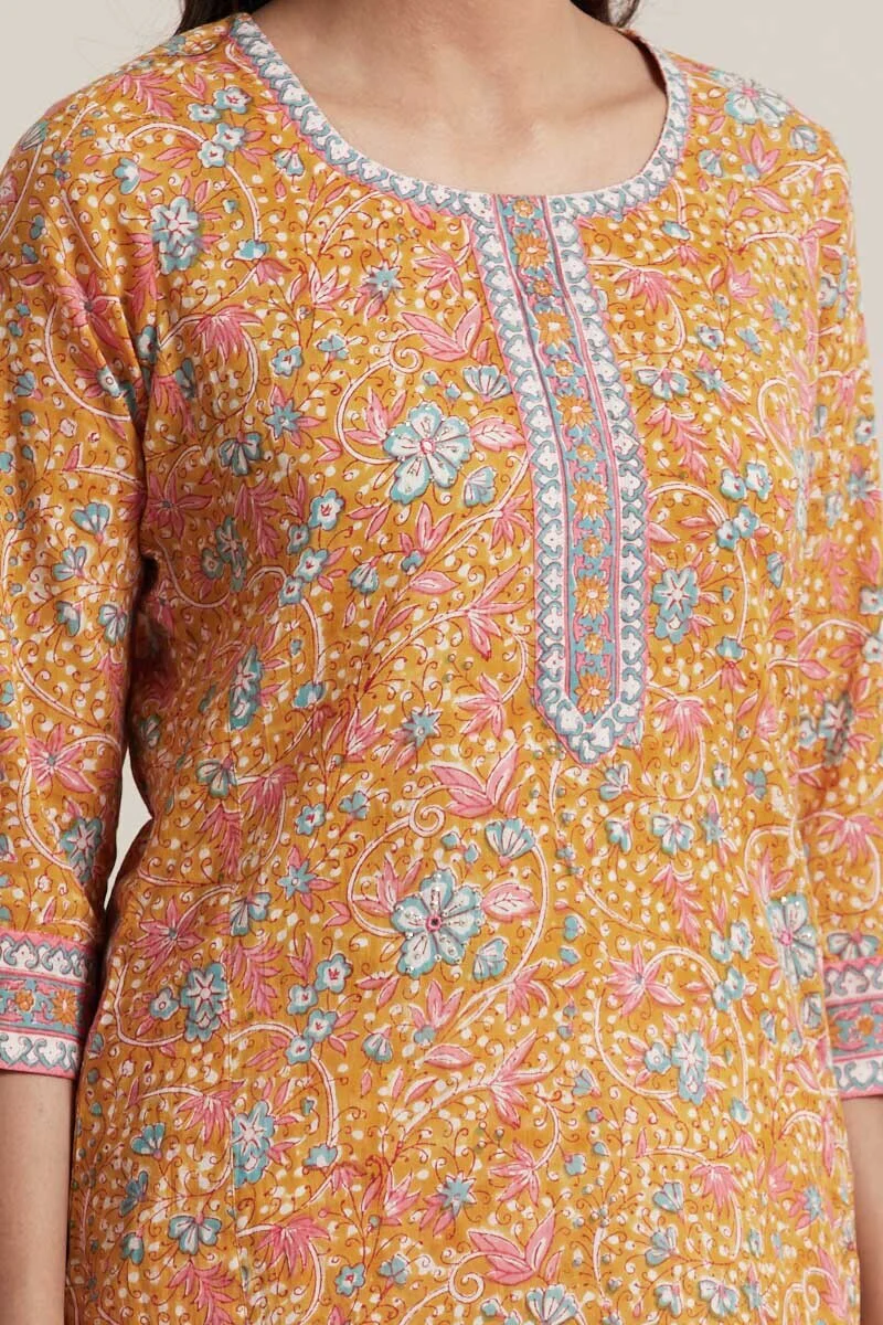 Gulzar Mehnaz Kurta - Image 6