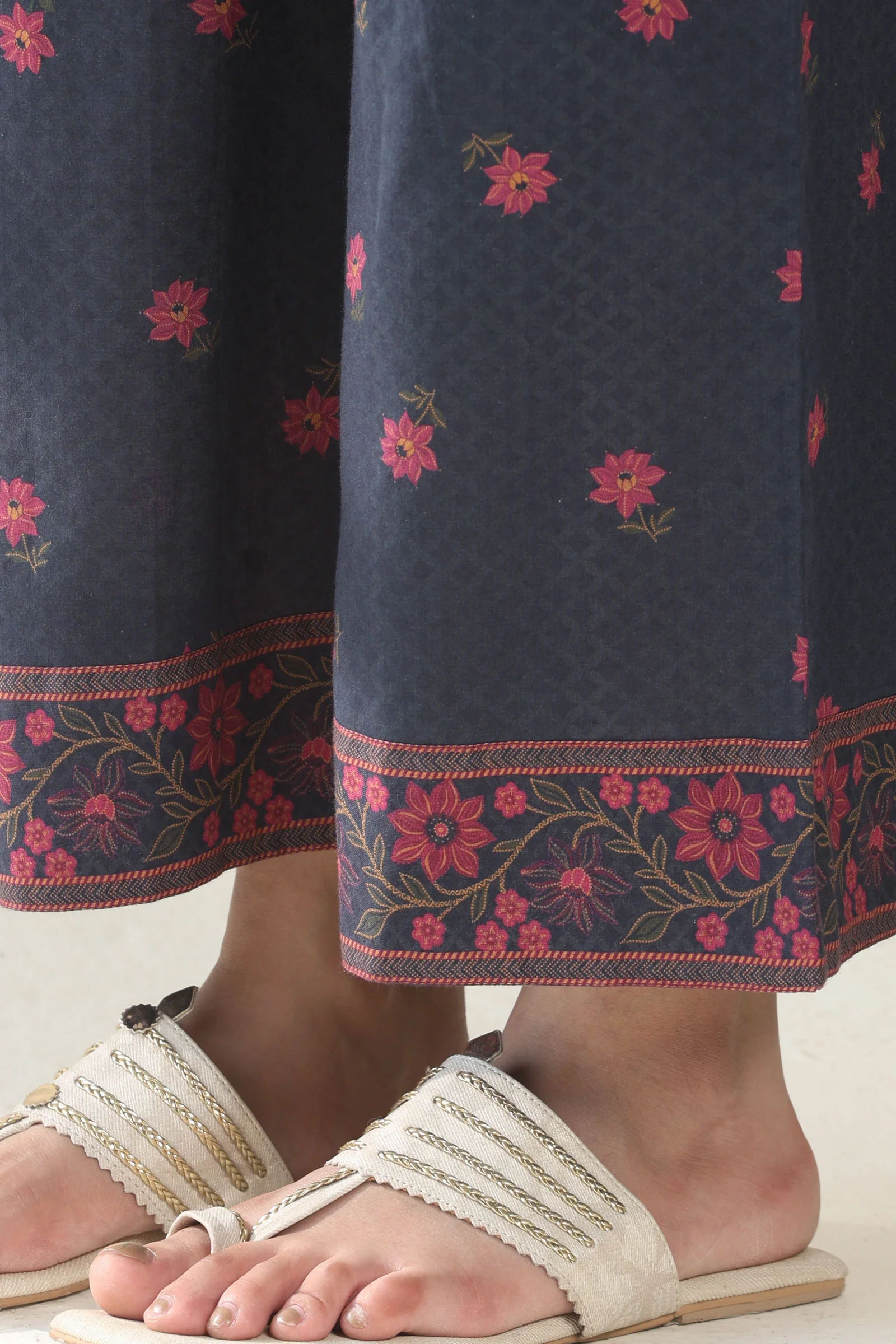 Laylah Samreen Farsi - Image 3