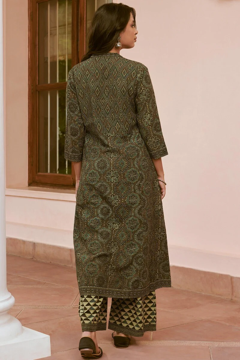Mahroush Jia Ajrak Kurta - Image 8