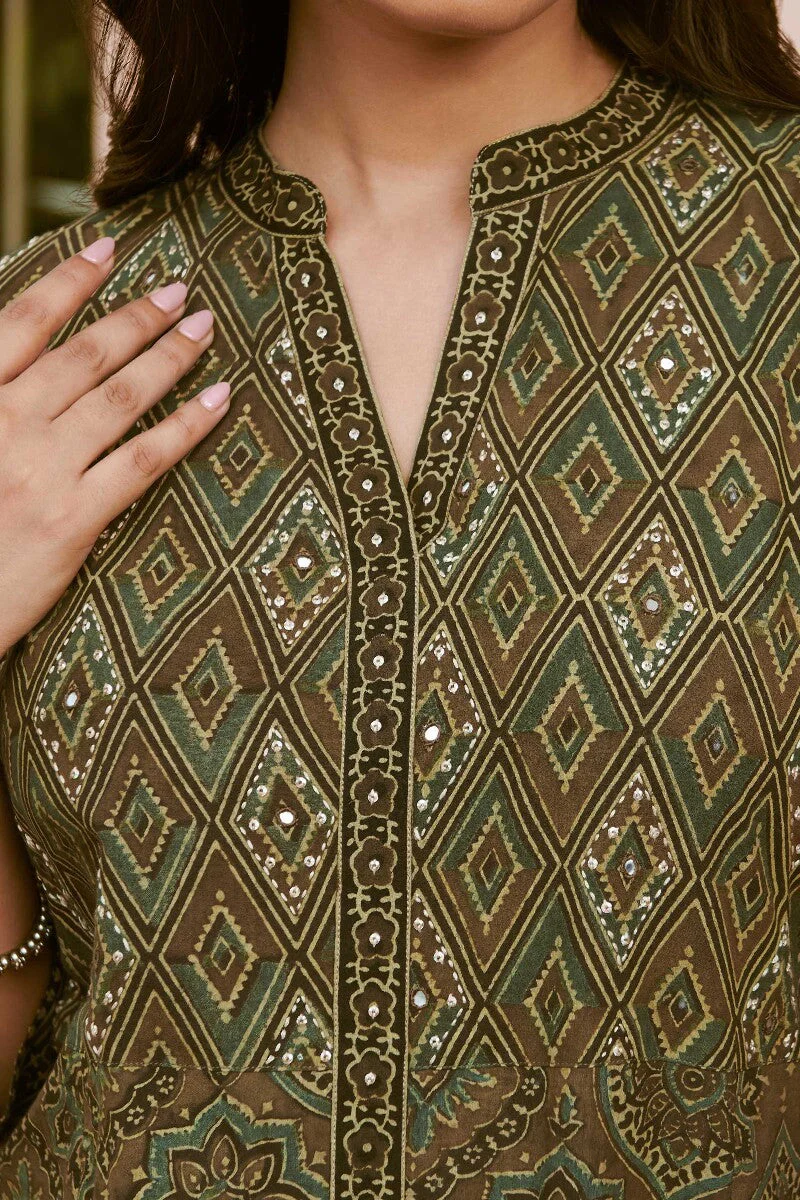 Mahroush Jia Ajrak Kurta - Image 5