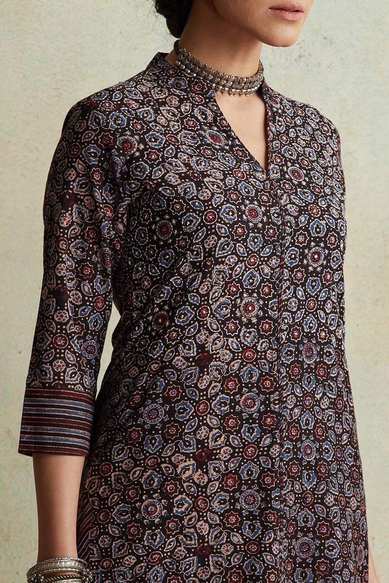 Mahroush Nikhat Ajrak Kurta - Image 4