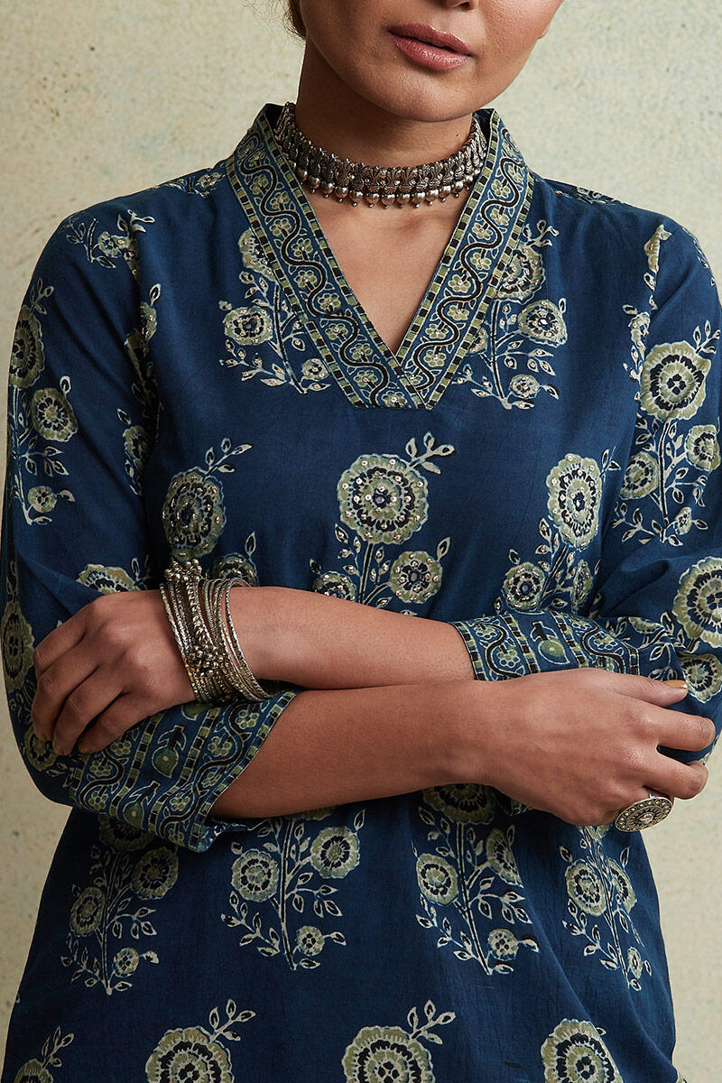 Mahroush Rosana Ajrak Kurta - Image 4