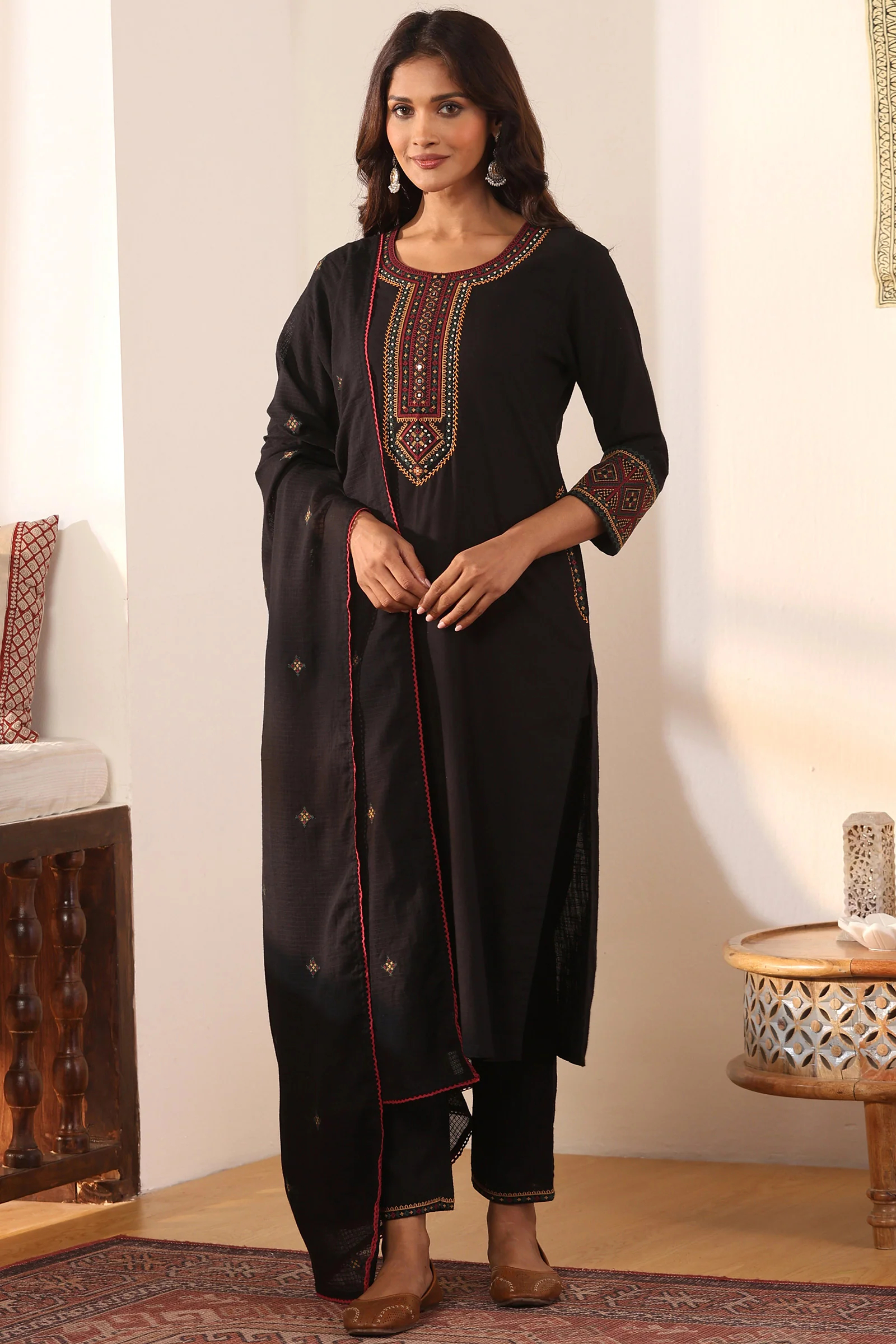 Mehraab Nahiza Black Kurta - Image 6