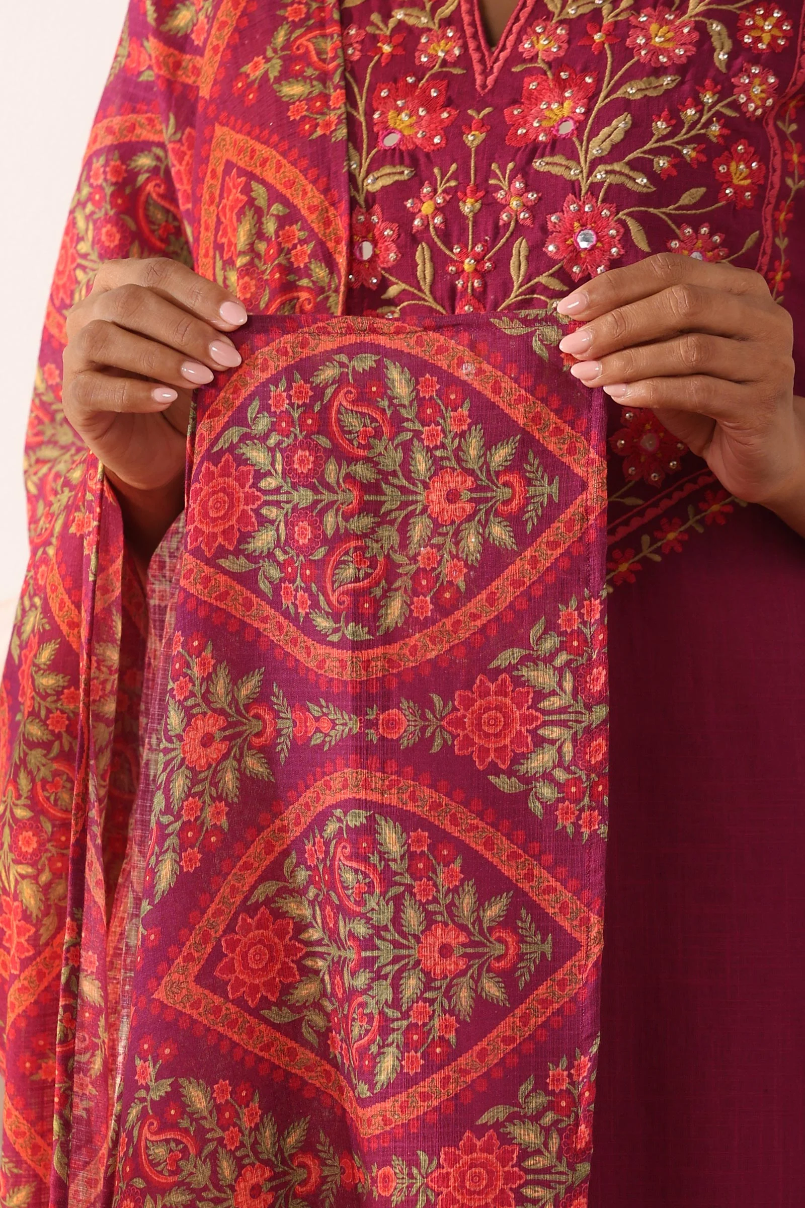 Mehraab Nusrat Narrow Dupatta - Image 4