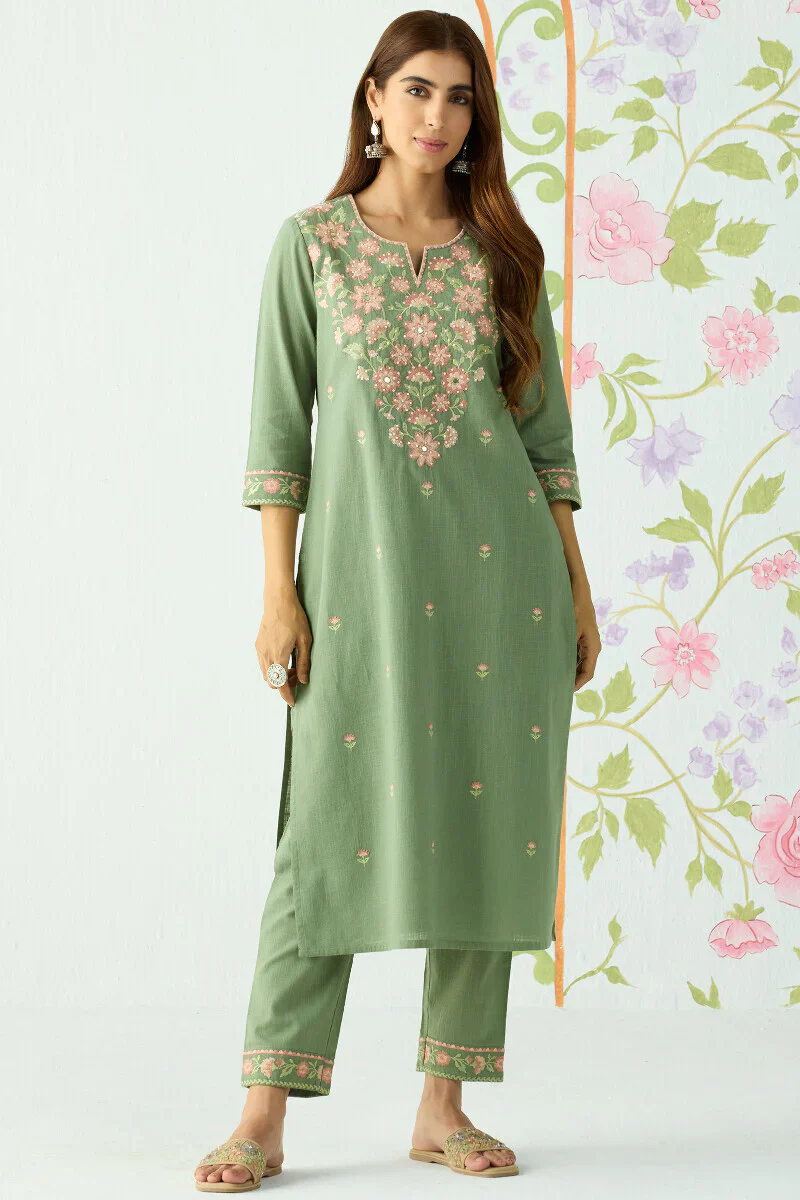 Surplus: Mehraab Siya Kurta - Image 2