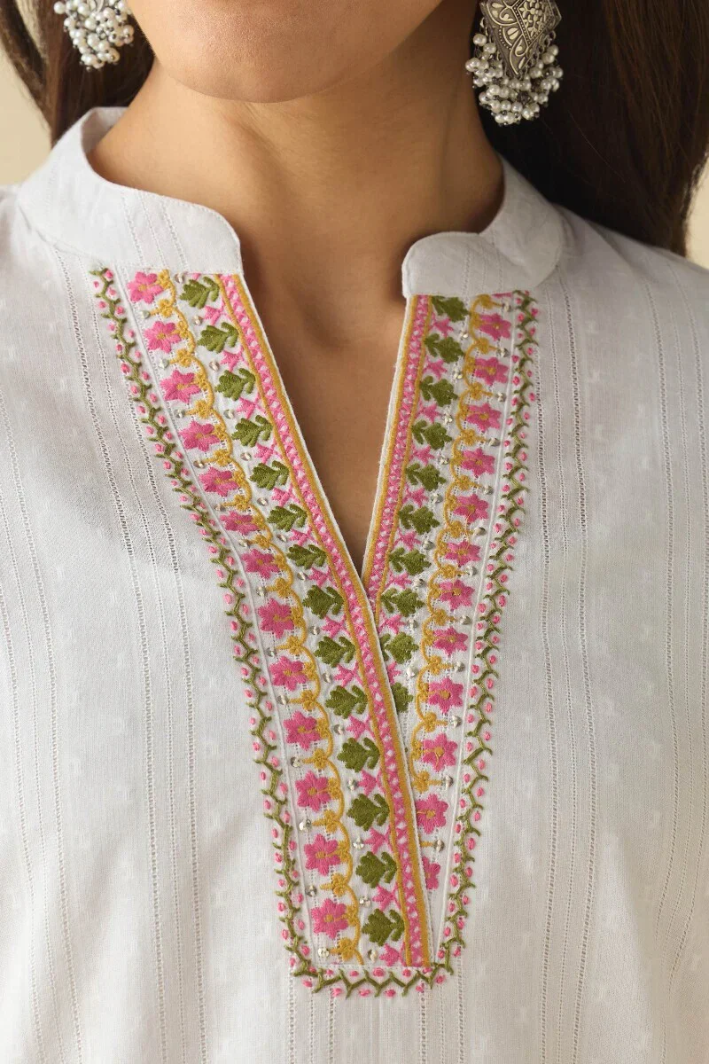 Surplus: Mehraab Sukoon Kurta - Image 4