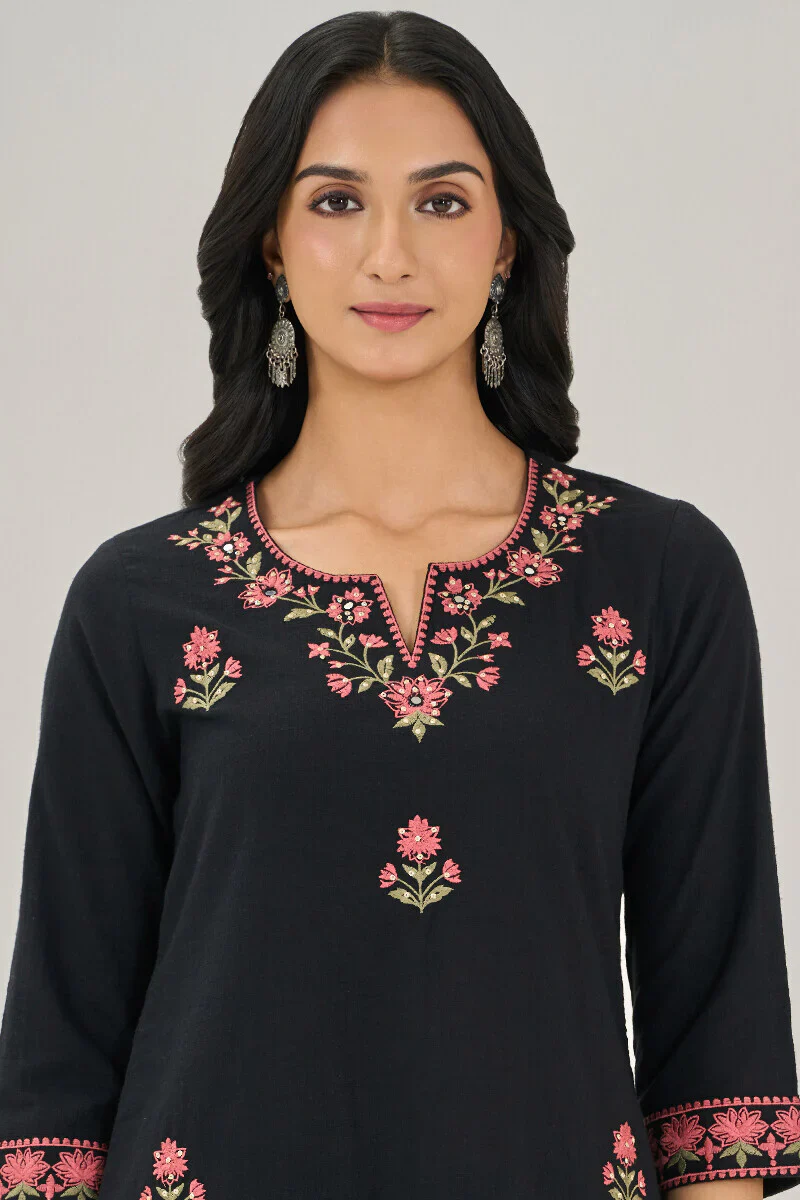 Surplus: Mehraab Zehnab Kurta - Image 5