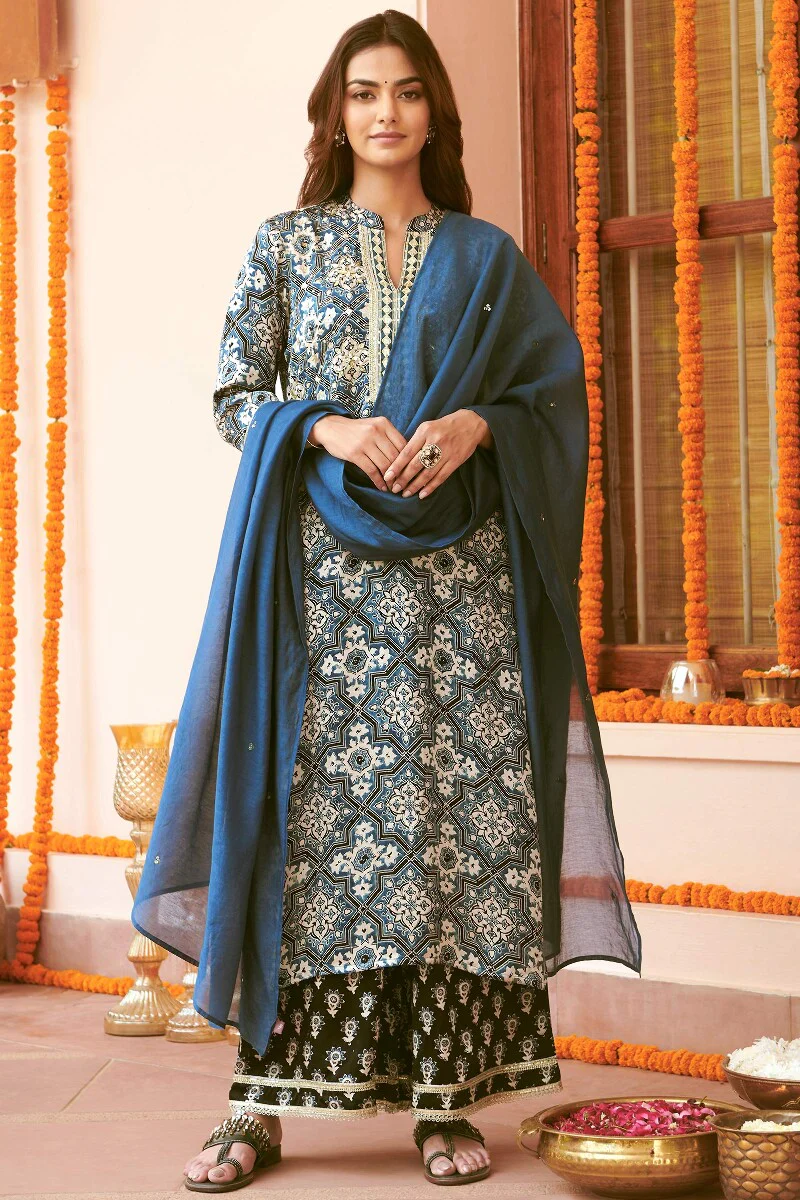 Mehrunissa Seerat Ajrak Kurta - Image 4