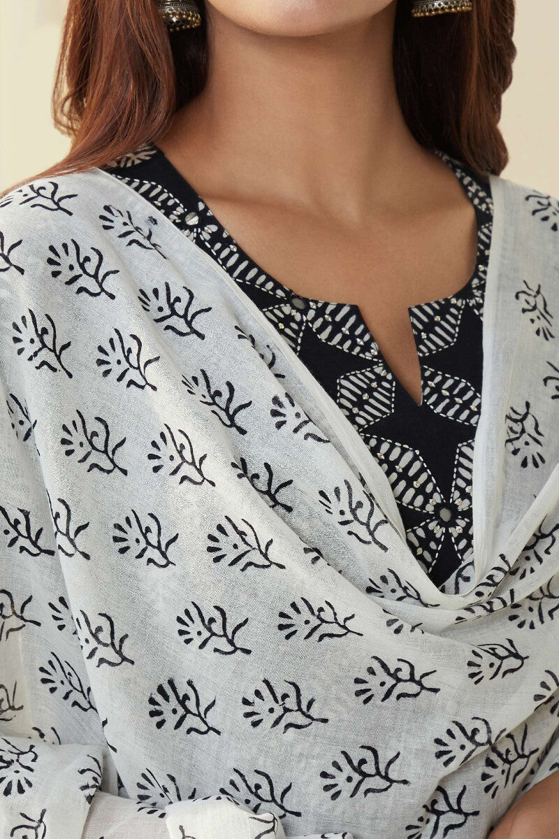 Mirza Ameera Dupatta - Image 2