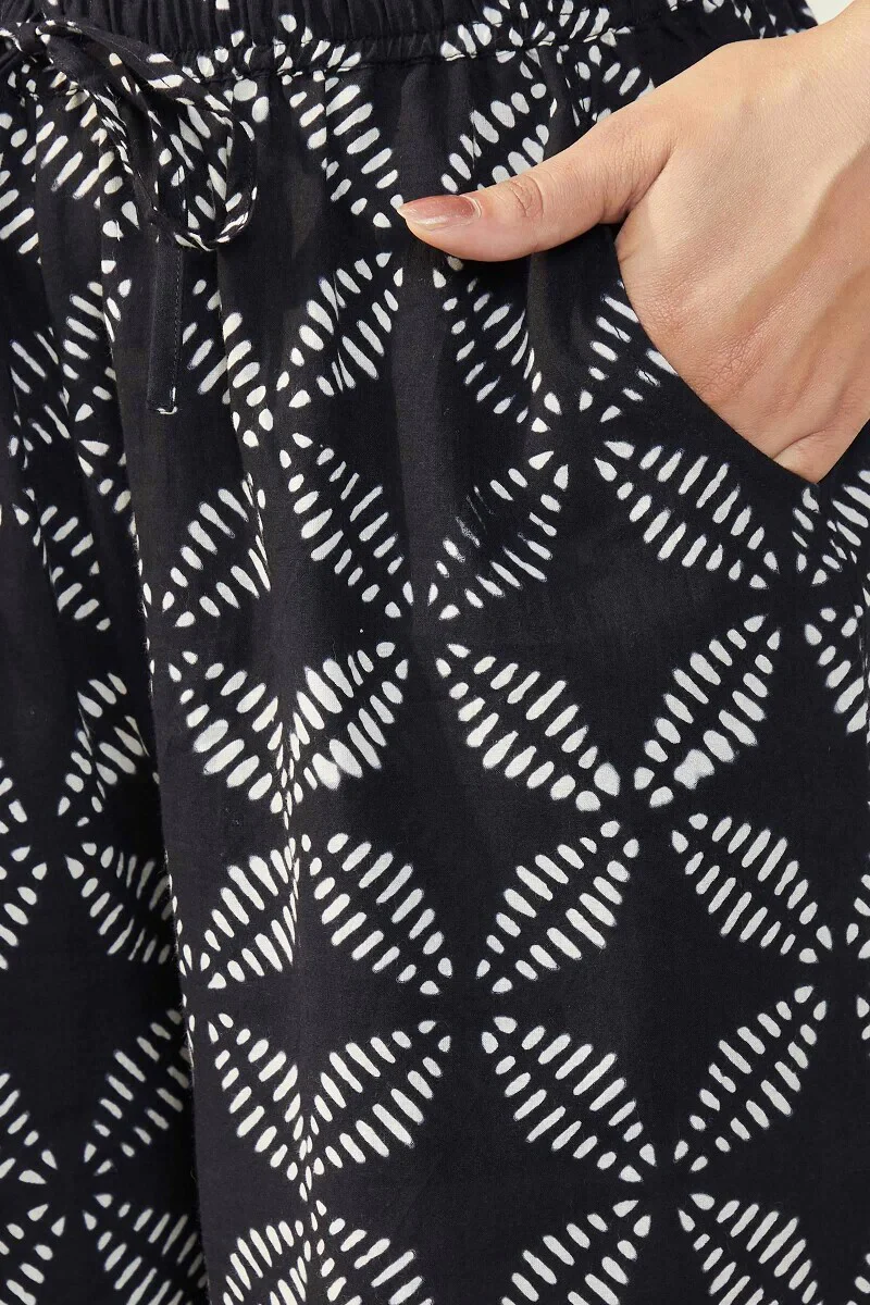 Surplus: Mirza Ameera Farsi - Image 4