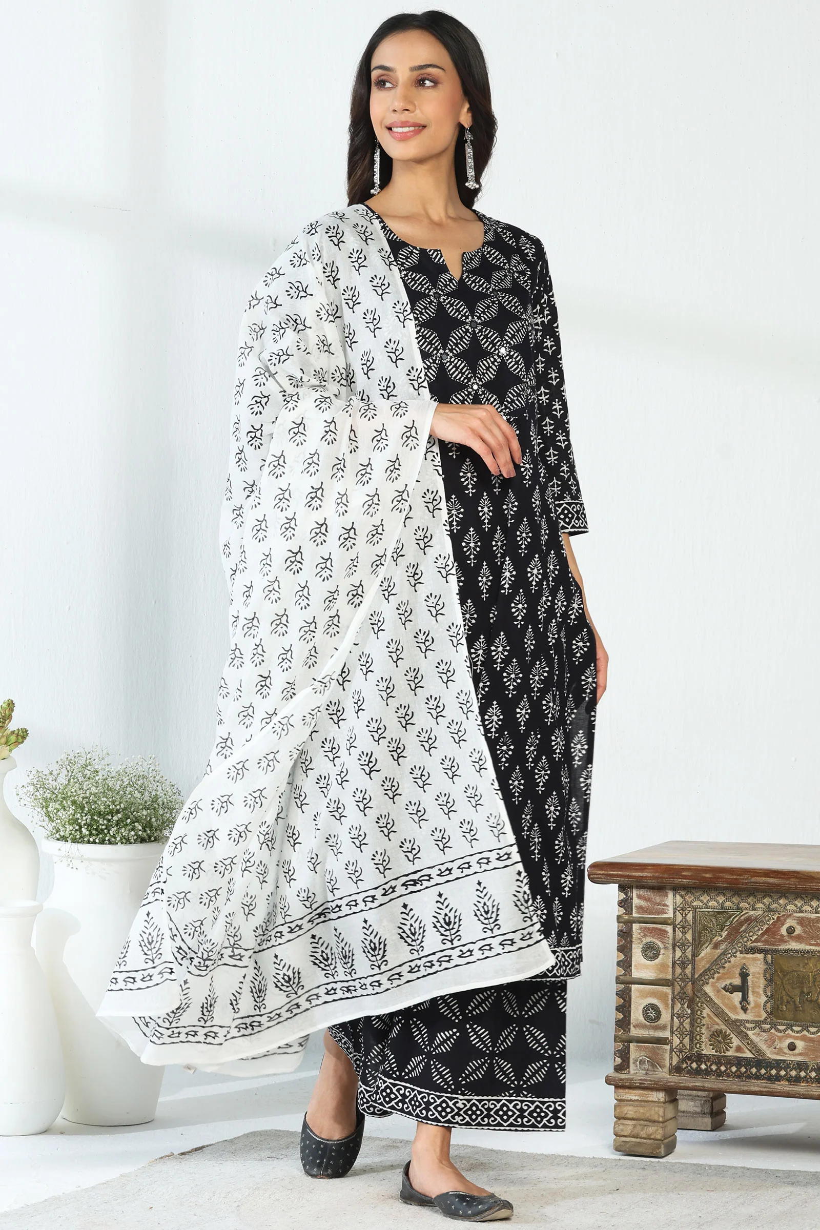 Surplus: Mirza Ameera Kurta - Image 6