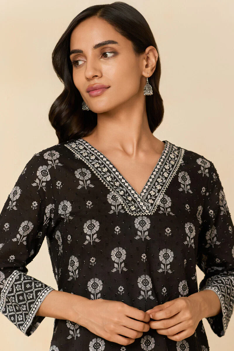 Surplus: Mumtaz Naisa Kurta - Image 5