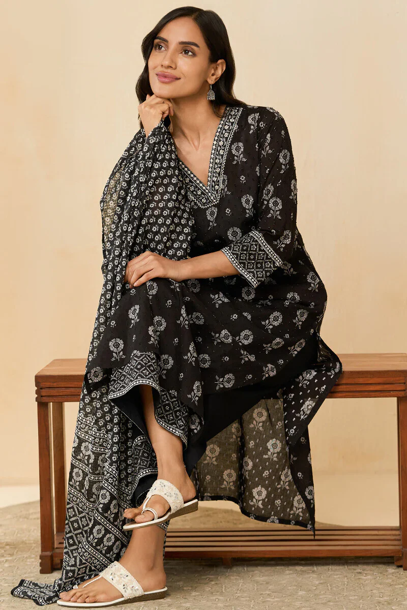 Surplus: Mumtaz Naisa Kurta - Image 7