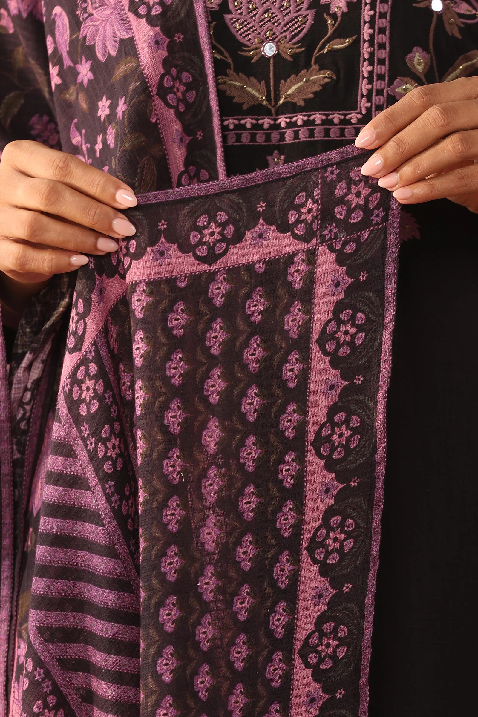 Surplus: Mehraab Farah Dupatta - Image 4