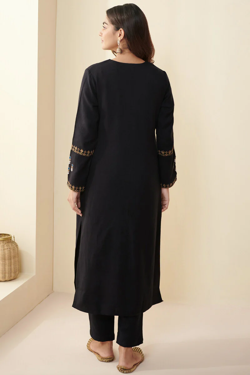 Naadirah Tazmeen Faux Wool Kurta - Image 8