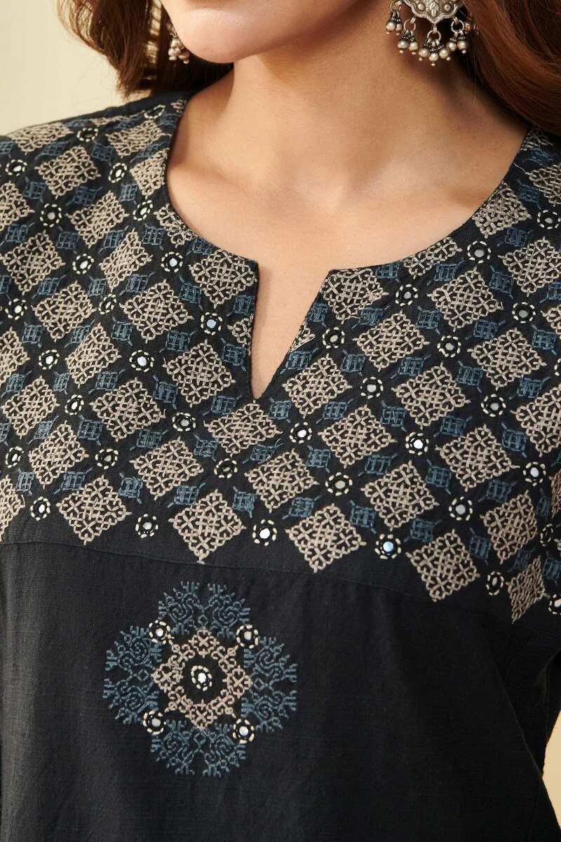 Naadirah Zeenat Handloom Kurta - Image 3
