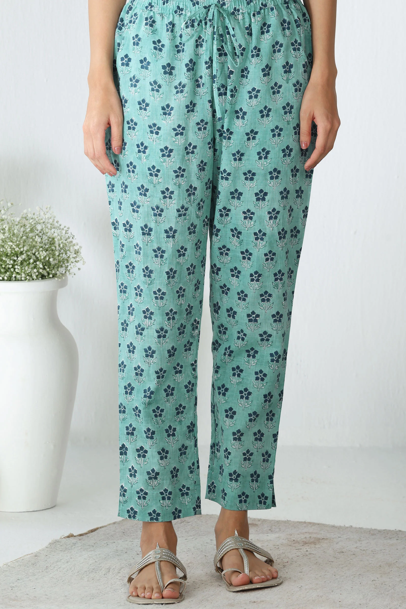 Neelofar Shaira Sanganeri Narrow Pants