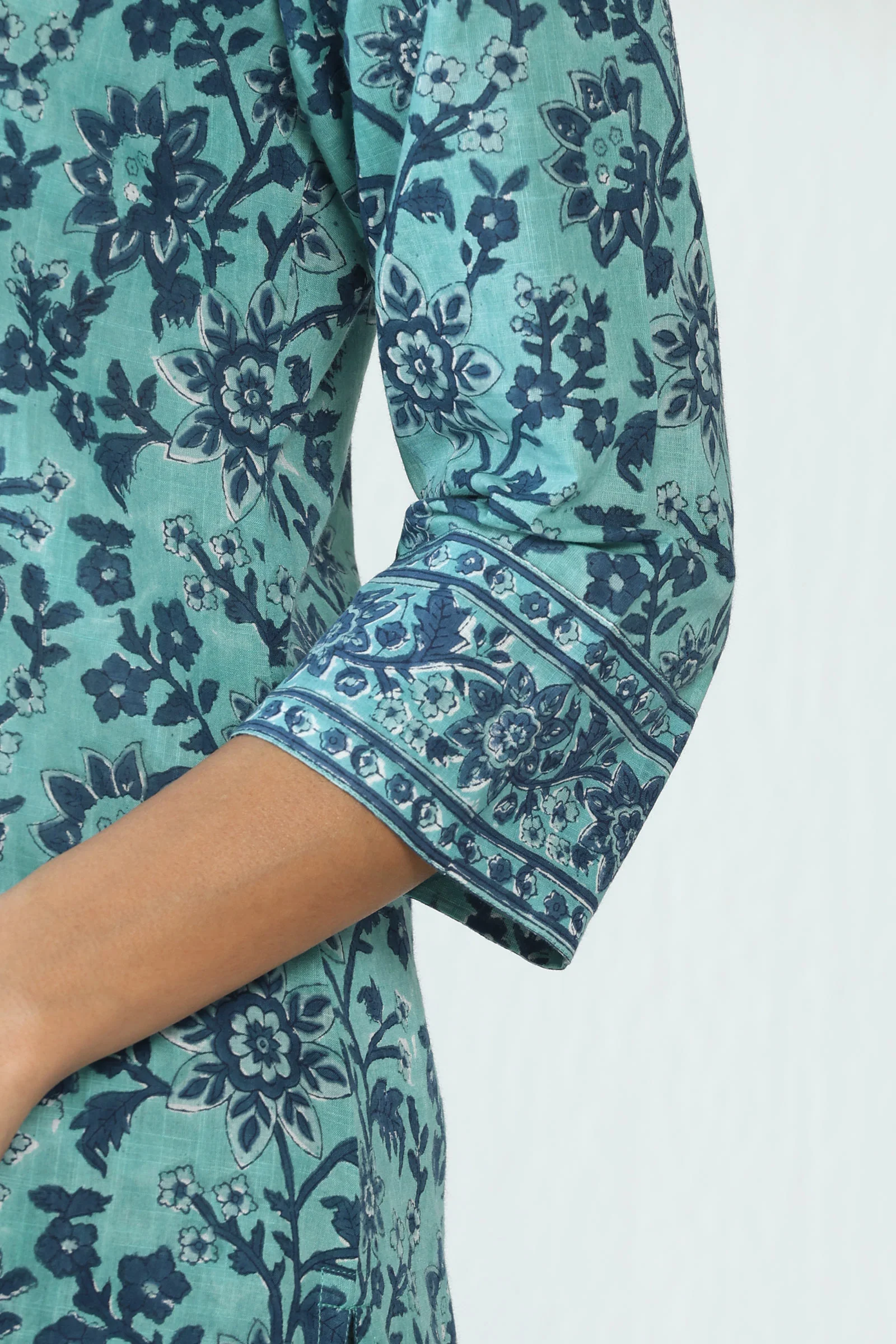 Neelofar Shirin Sanganeri Kurta - Image 5