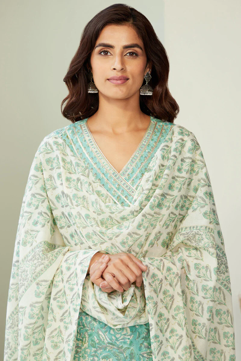 Nusrat Jahan Heer Dupatta