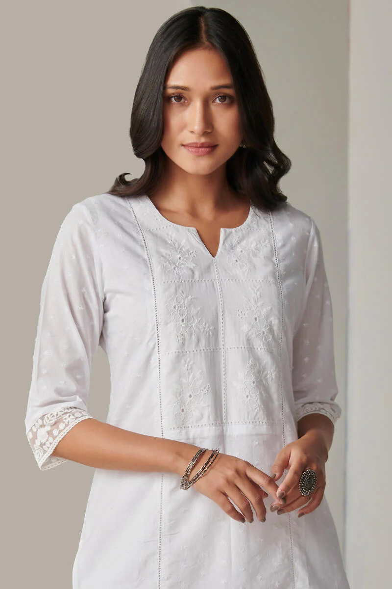 Raahat Saira White Schiffli Kurta