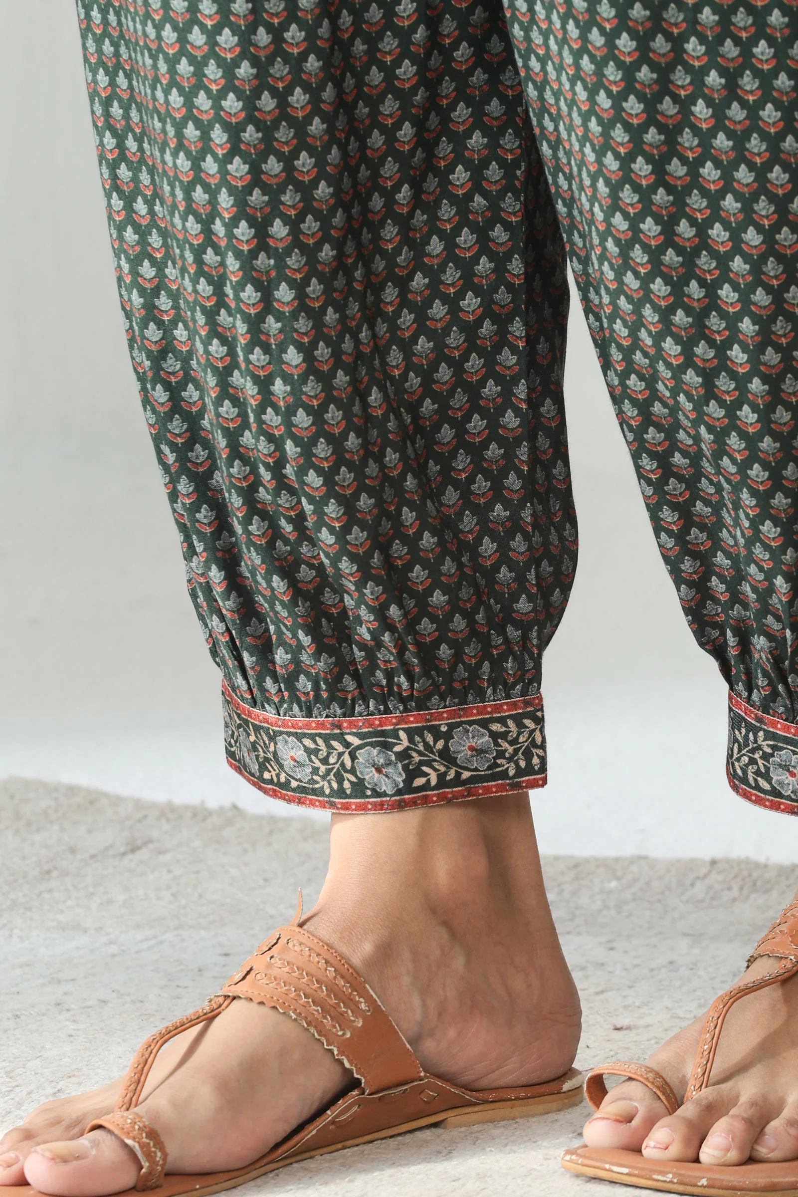 Rangrez Inaaya Izhaar Pants - Image 2