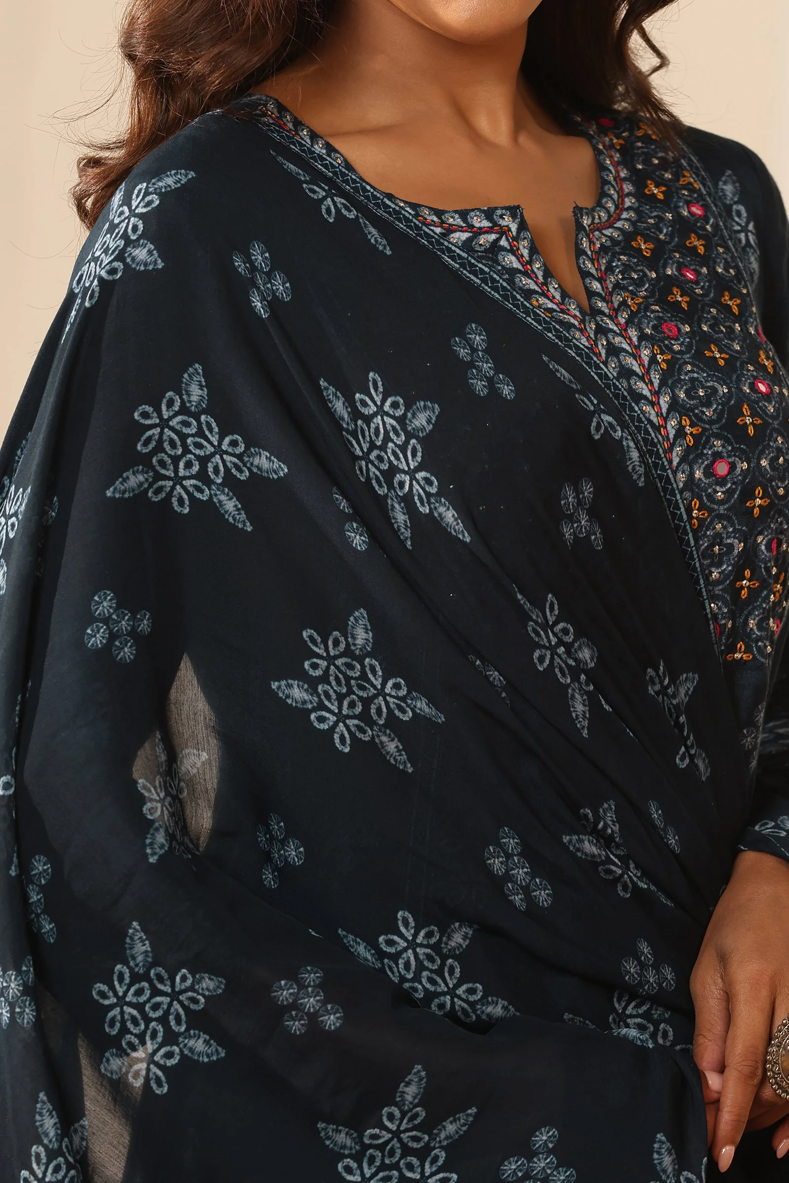 Surplus: Rangrez Kainat Dupatta - Image 2