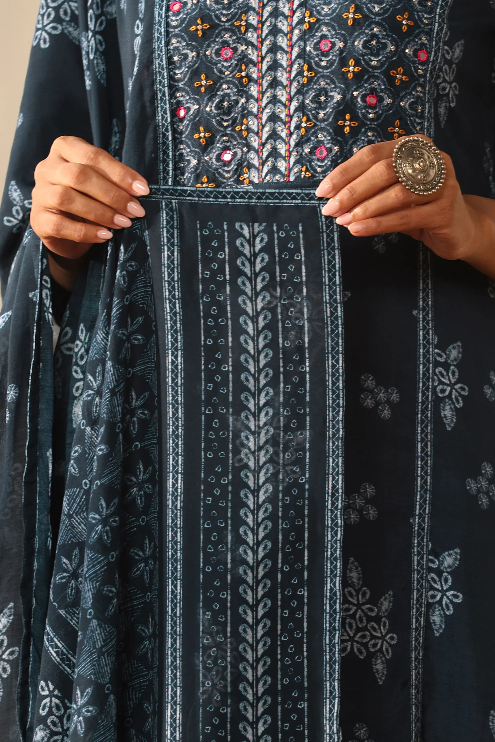 Surplus: Rangrez Kainat Dupatta - Image 4