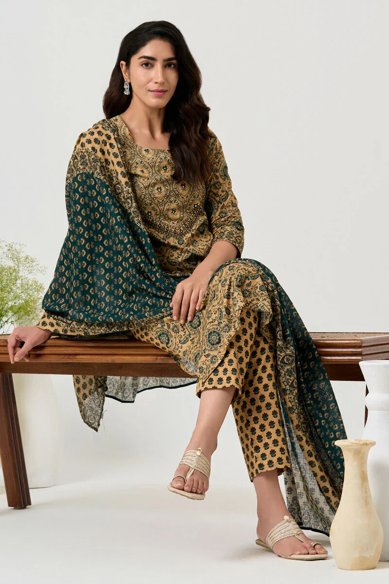Surplus: Rangrez Naziya Kurta - Image 7