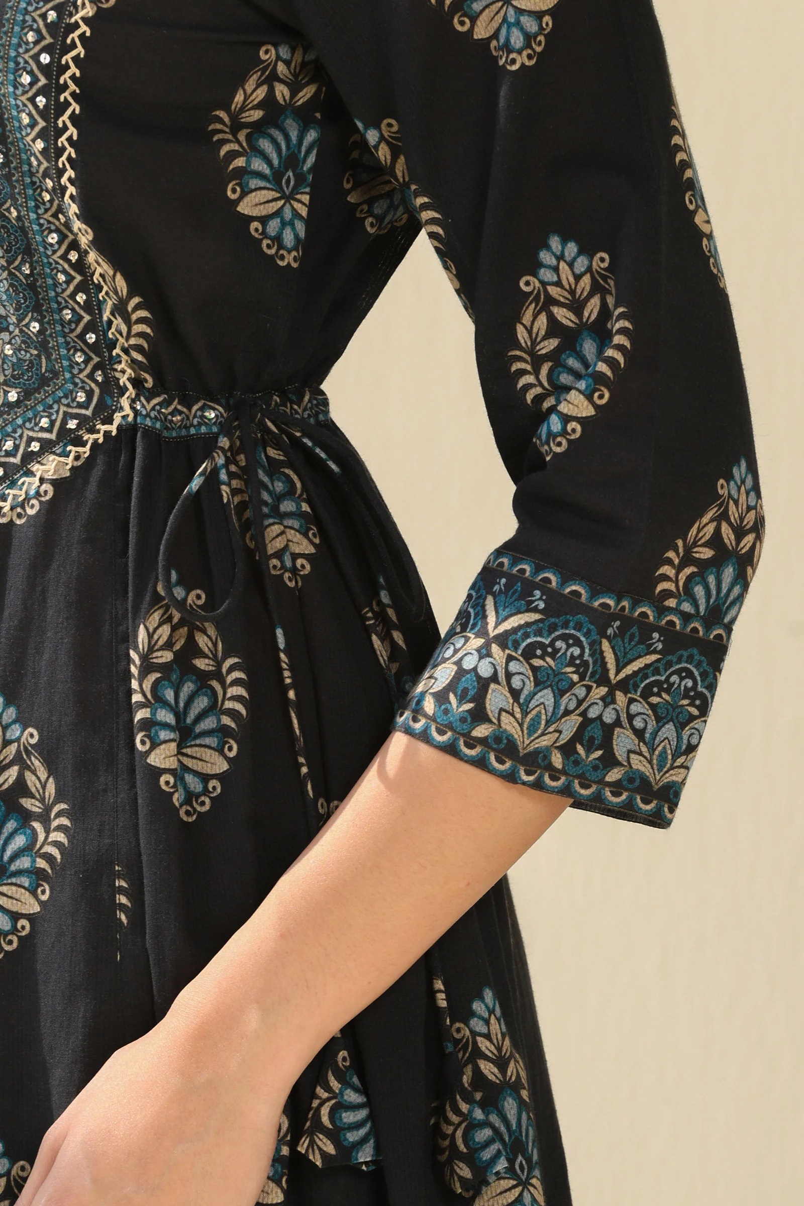 Rangrez Rabiya Kurta - Image 5