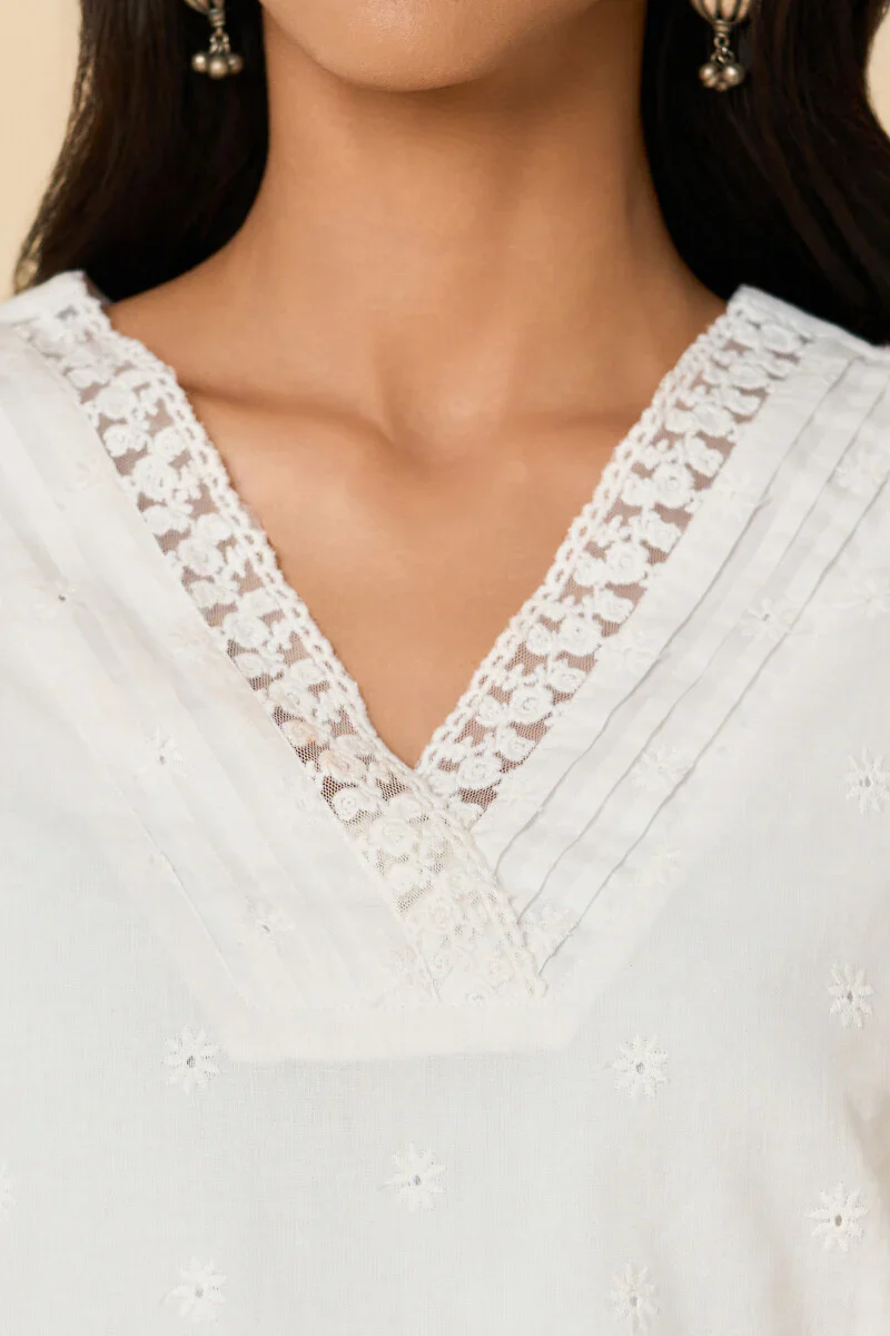 Surplus: Roza Aafiyah White Schiffli Kurta - Image 4