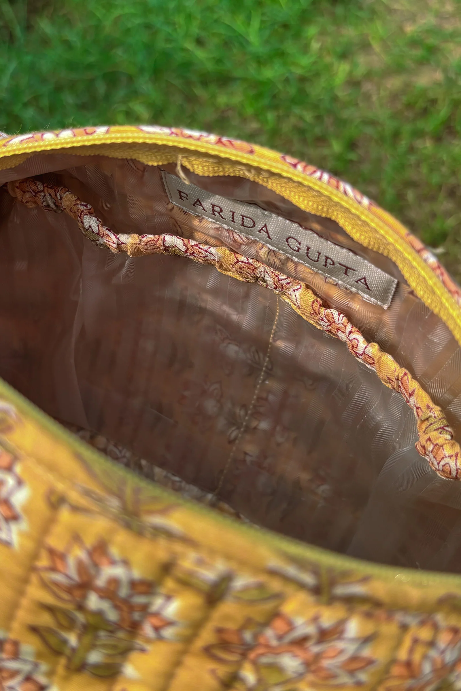 Roza Ira Vanity Pouch - Medium - Image 4