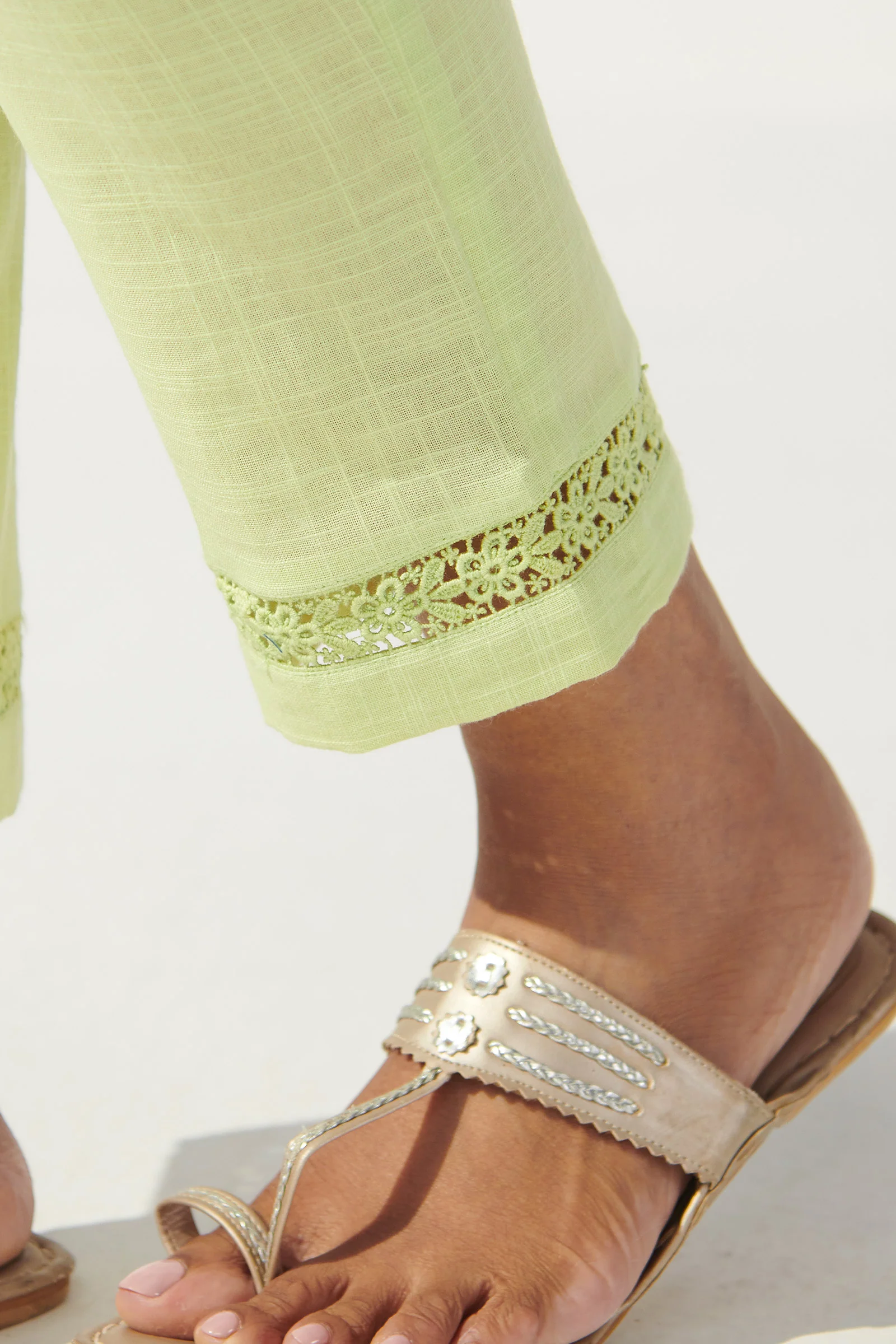Roza Jashn Green Narrow Pants - Image 4