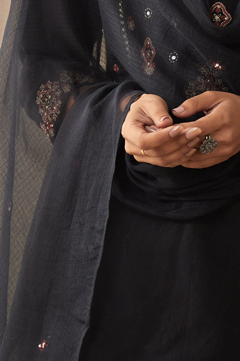 Roza Rumaisa Kota Dupatta - Image 4