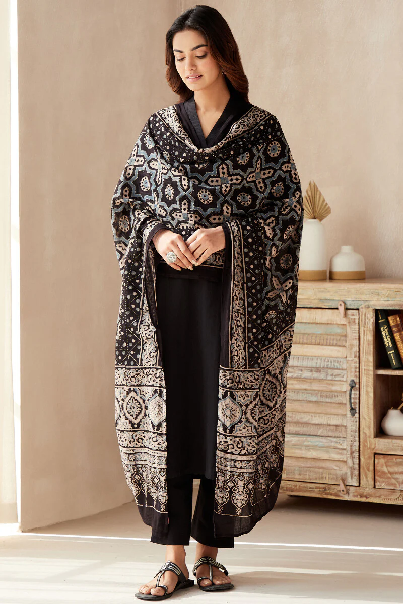 Roza Seher Black Kurta - Image 4