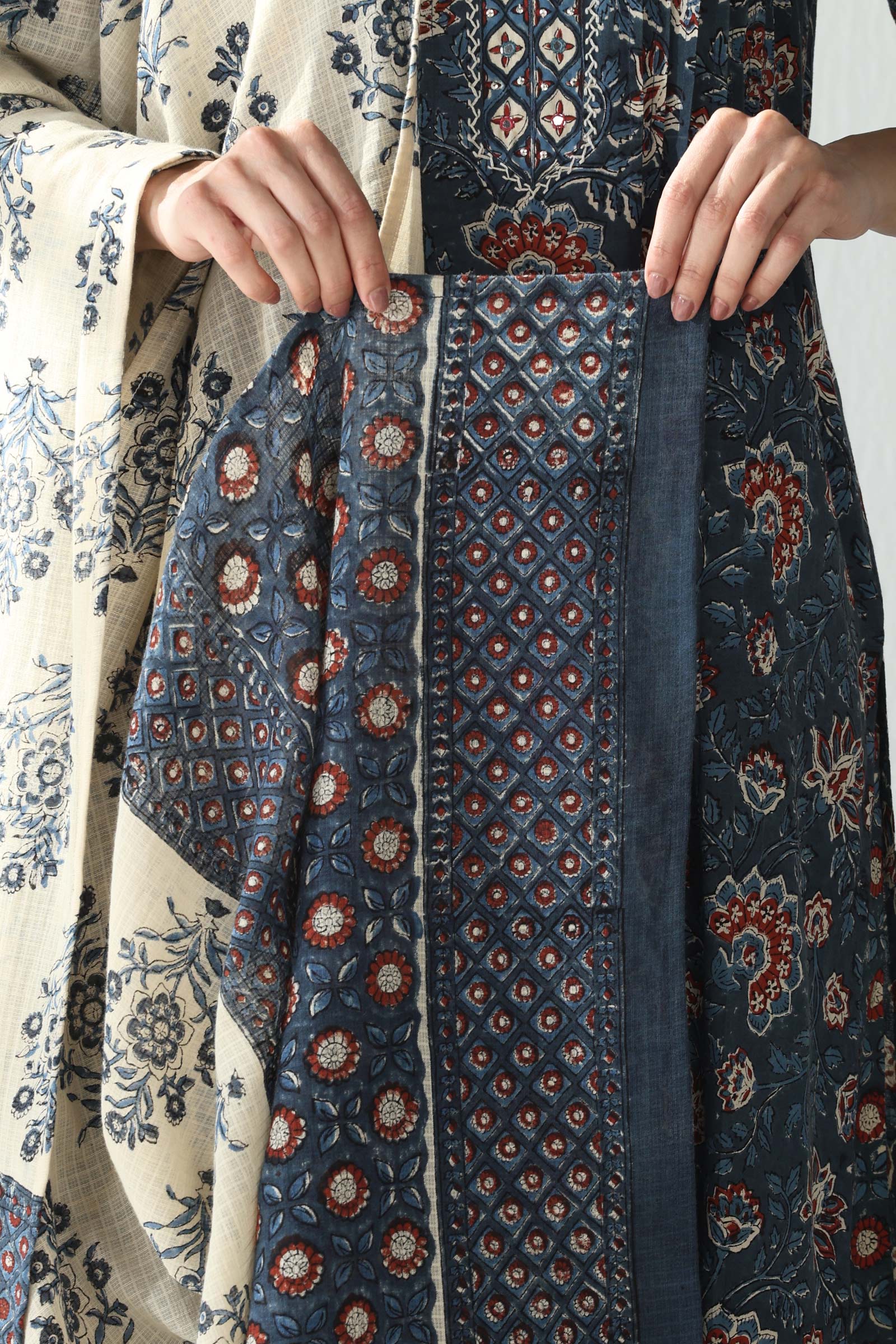 Sehra Afsana Bagru Dupatta - Image 4