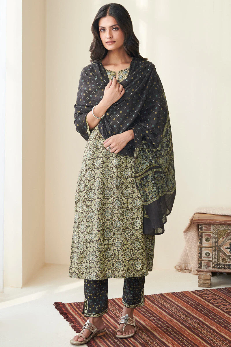 Sehra Farhat Ajrak Dupatta - Image 3