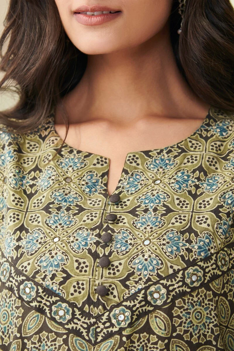 Sehra Farhat Ajrak Kurta - Image 3