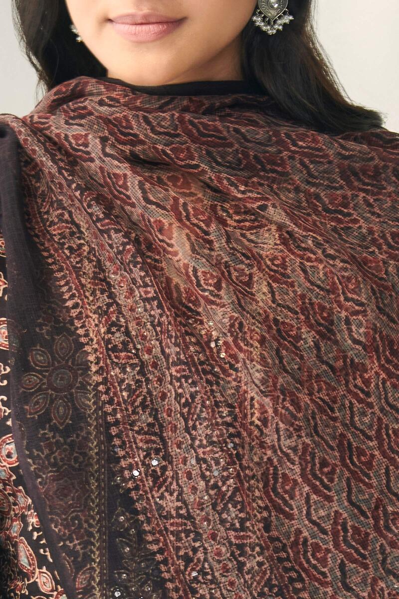 Sehra Farheen Ajrak Dupatta - Image 2