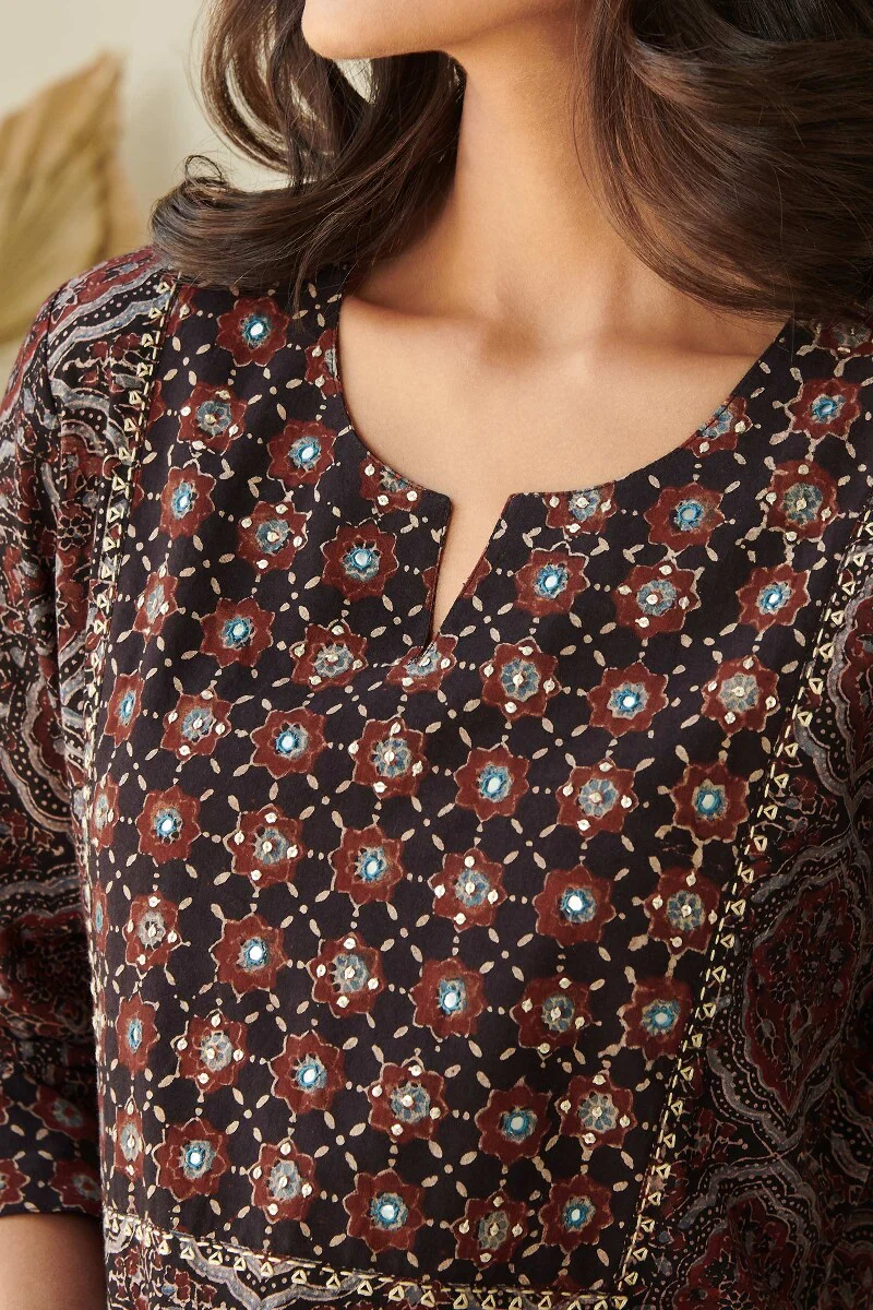 Sehra Fatima Ajrak Kurta - Image 3
