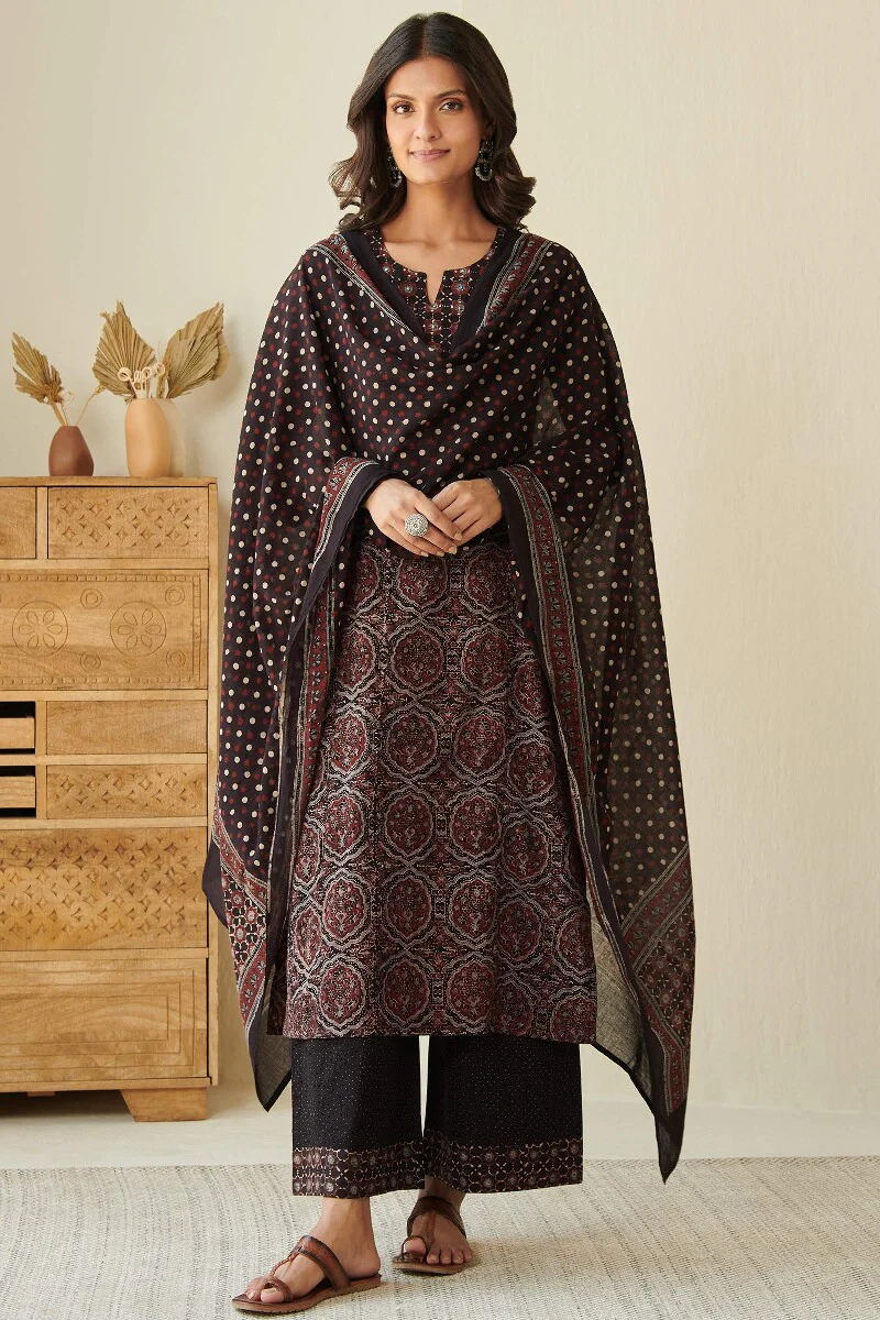 Sehra Fatima Ajrak Kurta - Image 4