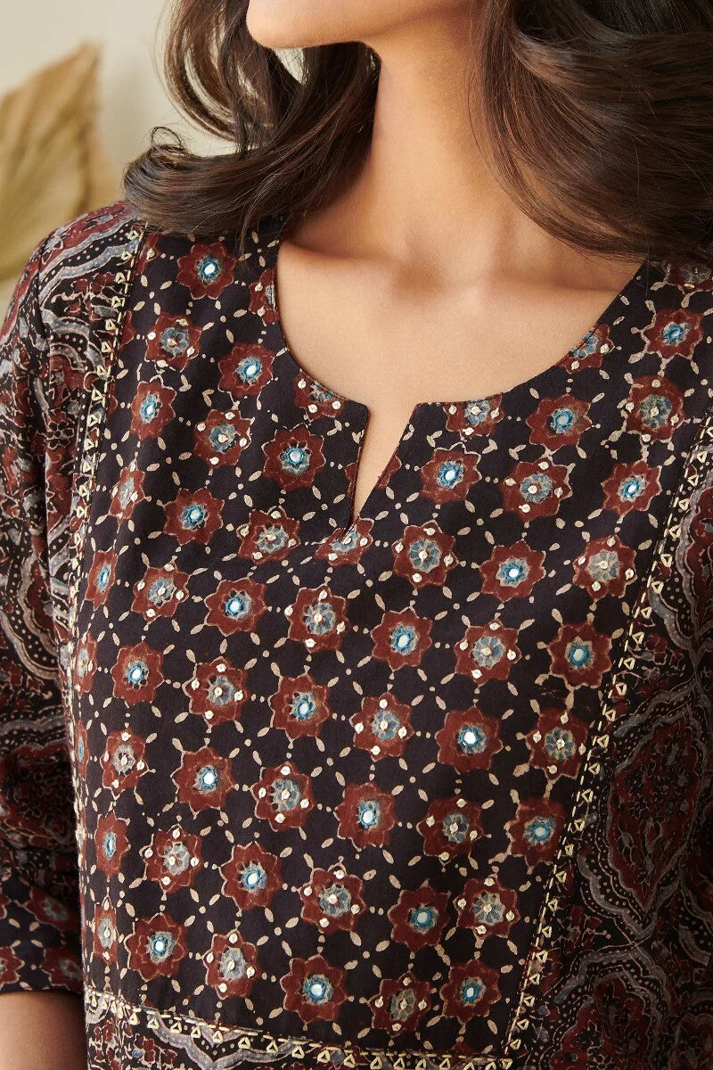 Sehra Fatima Ajrak Kurta - Image 3