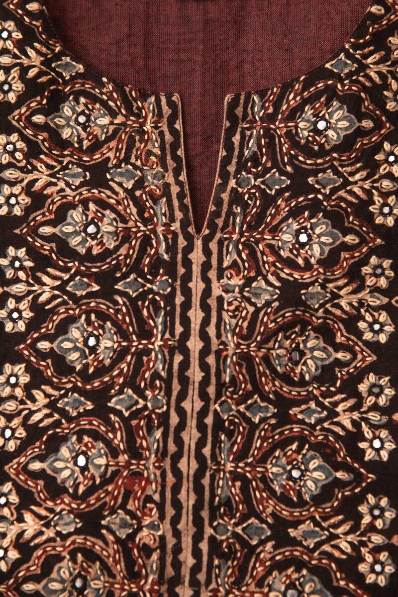 Sehra Gauhar Ajrak Kurta - Image 6